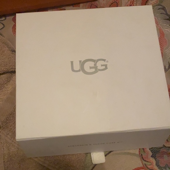 Women’s UGG size 7 black boots with UGG care kit - Picture 3 of 4